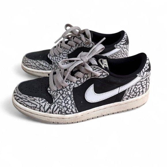 Nike Jordan 1 Retro Low OG in Black CementBig Kids Youth 6.5